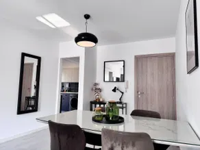 Stylish TWO-BR Near the Beach - Image 5