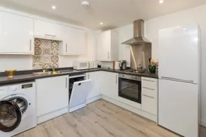Premium Listing: 1 min walk JR H.&Headington Shops - Image 5