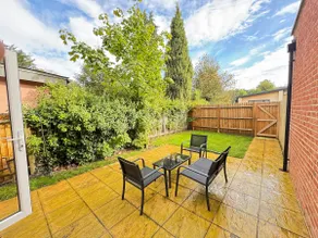Premium Listing: 1 min walk JR H.&Headington Shops - Image 2