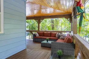 Beachside 3BR Bungalow with outdoor hot tub - Image 4