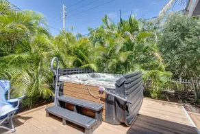 Beachside 3BR Bungalow with outdoor hot tub - Image 3