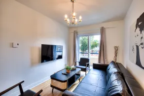 Montreal Traveler's Home Vintage & Value 2BR apt - Image 5