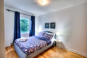 Montreal Traveler's Home Vintage & Value 2BR apt - Image 2