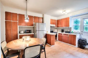 Montreal Traveler's Home Vintage & Value 2BR apt - Image 3