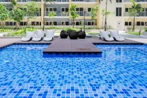 Elegant Escape Near MOA & Okada with Pool & Gym - Image 3