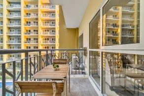 Elegant Escape Near MOA & Okada with Pool & Gym - Image 4