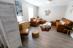 Hendrix Hideaway - Image 4