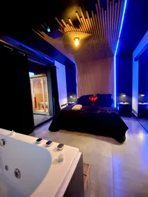 Milana Room: Private suite with hot tub & sauna - Image 2