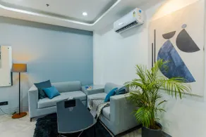 Chic Studio w/ Balcony Retract with Cozy Getaway - Image 3