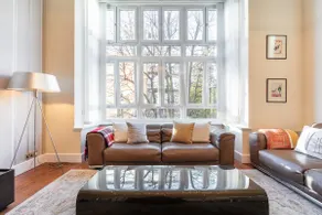 Luxurious 2 Foam Beds/Baths Roche Bobois - Image 4