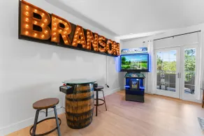 4King Suites, GoldenTee, MultiArcade Game, Balcony - Image 2