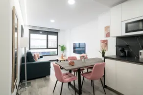 Go Apartments - La Circular, 4-bedroom apartment with balcony. - Image 5