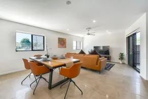 3BR Top Floor Parking EV Views Brisbane South - Image 3