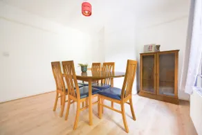 Cambridge North 3-Bed Family Home Garden & Parking - Image 4