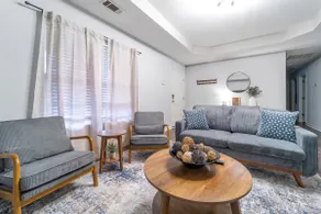 Cozy & Quiet | PRIME Central Location - Image 2