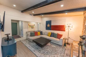 Party Pad! Sleeps 18, Heated Pool, Heart of ATX! - Image 3