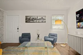 Across from ACL Fest & F1 Ready ~ Parking ~ DT - Image 4