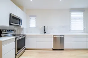 Spacious 3 Bedrooms Condo - Image 5