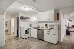 Charming 3BR Suite with Garage - Image 4