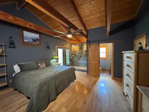 Log Cabin with hot tub, minutes from Tellico Lake - Image 5