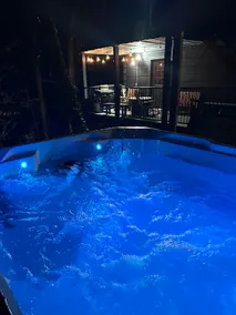 Log Cabin with hot tub, minutes from Tellico Lake - Image 3