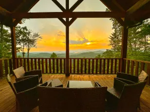 BlueRidge Everest Retreat: Spa, MTM Views, Games - Image 2