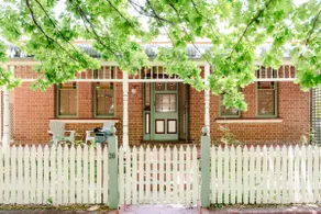 Historical cosy oasis | Orange - Image 2