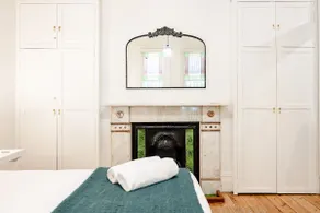 Historical cosy oasis | Orange - Image 4