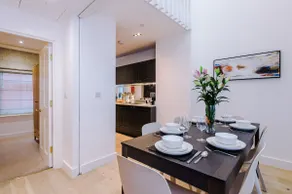 Stylish 3-Bed Central Stay - Roof Terrace & Parking - Image 4
