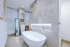 Stylish 3-Bed Central Stay - Roof Terrace & Parking - Image 2