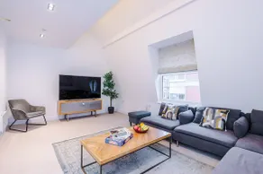 Stylish 3-Bed Central Stay - Roof Terrace & Parking - Image 3