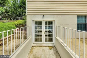Spacious 4BR Private Basement GuestSuite MetroWalk - Image 5