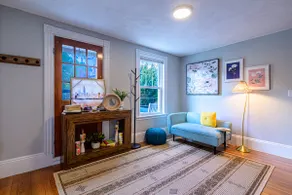 Family Retreat - Stunning 5BR2BA w Parking/ Near T - Image 2