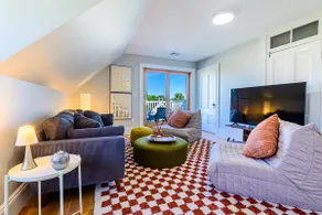 Family Retreat - Stunning 5BR2BA w Parking/ Near T - Image 3