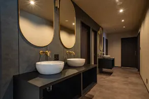 Maximum 16 people | 10 beds | 2 bathrooms and 2 toilets | 4LDK | 170㎡ flat | Ski resort: 15 minutes by car | Multiple parking spaces OK - Image 3