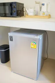Delux Bungalow with workspace and microwave - Image 4