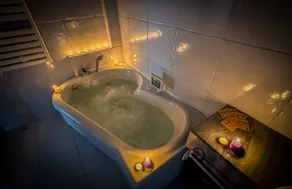 3 Deluxe Egyptian Suites | Jacuzzi + Parking - Image 3