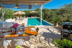 Island Breeze Villa - Image 2