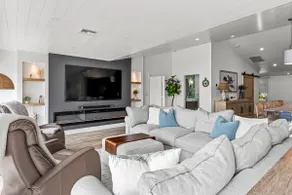 Dockside Luxury Waterfront Home - Image 5