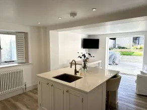 Beautiful village 3 bed cottage - Image 4