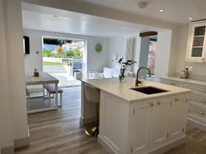Beautiful village 3 bed cottage - Image 2