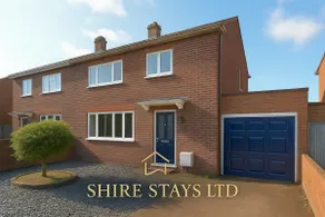 MODERN 3 BEDROOM PROPERTY WITH FREE DRIVEWAY PARKING by SHIRE STAYS - Image 2