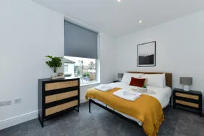 Charming 2Bed Flat - Spacious & Prime Location - Image 3