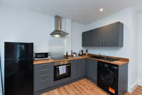 Charming 2Bed Flat - Spacious & Prime Location - Image 4