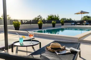 Japanese BBQ & Pool | Peaceful Villa | Chic Style - Image 4