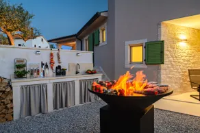 Japanese BBQ & Pool | Peaceful Villa | Chic Style - Image 2