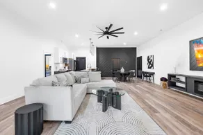 Stunning Modern 2 Bd Lux Lower Level Apt Charlotte - Image 3