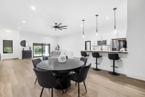 Stunning Modern 2 Bd Lux Lower Level Apt Charlotte - Image 5
