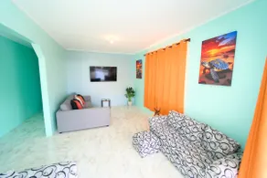 1 min walk to Beaches/Spacious Home/Sleeps 6 - Image 3