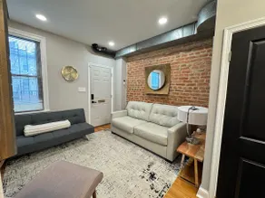 Prime Townhouse | Walkable + Cozy + Modern - Image 5